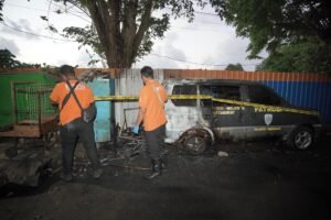 Mobil Patroli Polsek Tambaksari Dibakar, Terduga Pelaku Diamankan Polisi