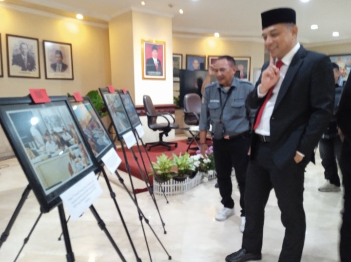 Eri Cahyadi Terpukau Karya Foto JUDES, Usul Karya Terbaik Dilelang